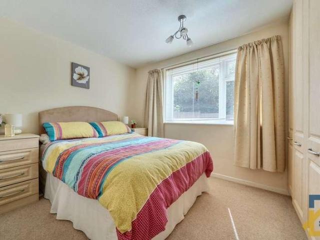 Flat for sale in Upminster, Greater London