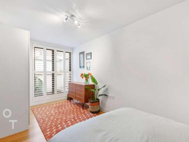 Flat for sale in Chalk Farm, Greater London