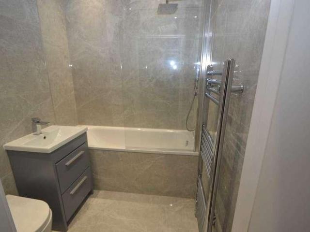 Flat for sale in Kenley, Kenley