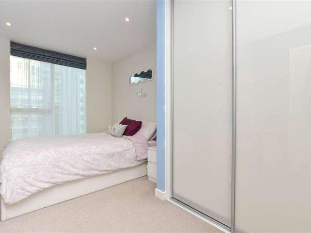 Flat for sale in London Borough of Croydon, Greater London