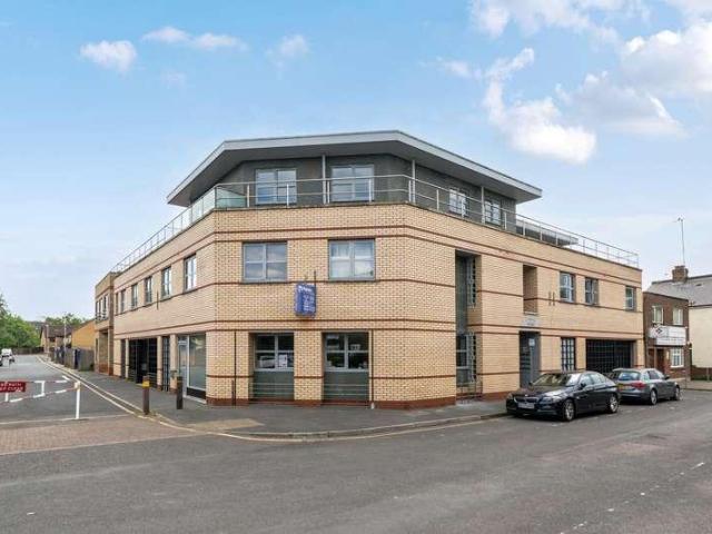 Flat for sale in Norbiton, Greater London