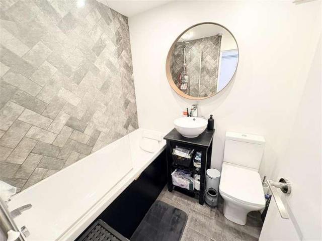 Flat for sale in Wake Green, Birmingham