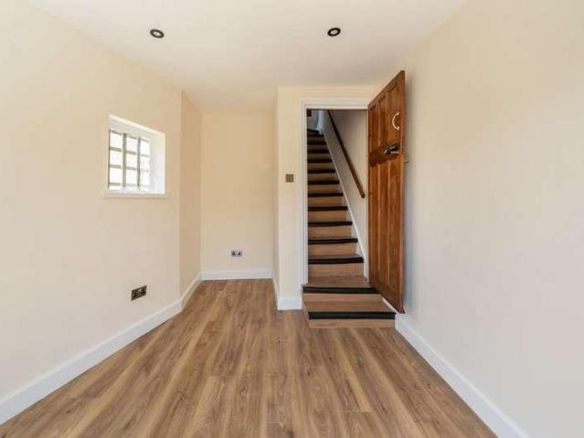 Flat for sale in London Borough of Ealing, Greater London