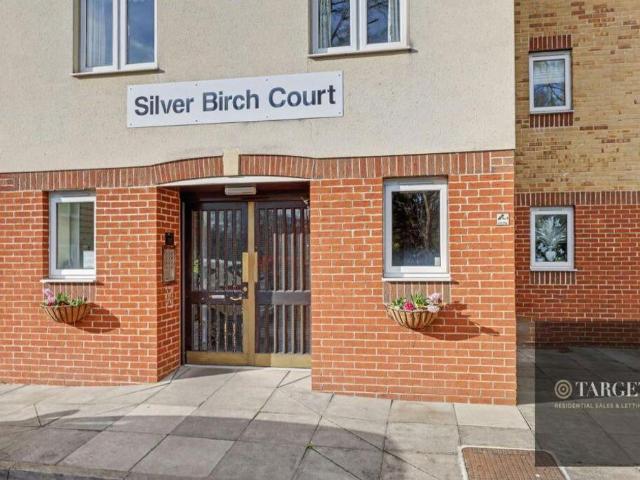 Flat for sale in Broxbourne, Hertfordshire