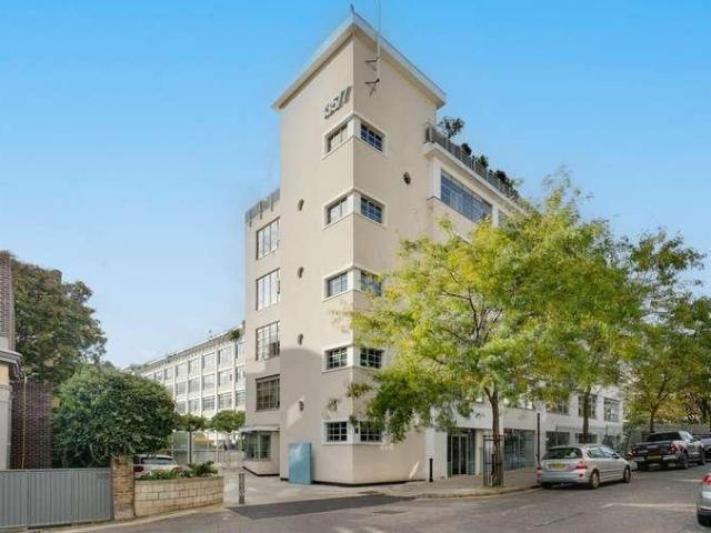 Flat for sale in London Borough of Hackney, Greater London