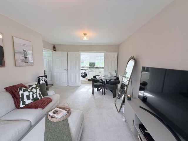 Flat for sale in Orsett, Essex