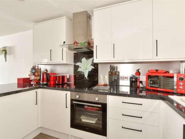 Flat for sale in Folkestone