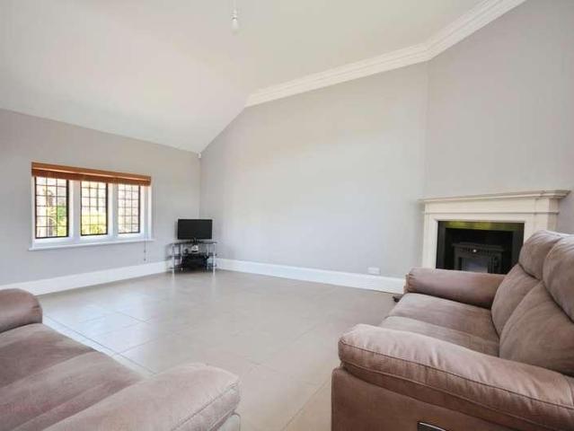 Flat for sale in Acol, Kent