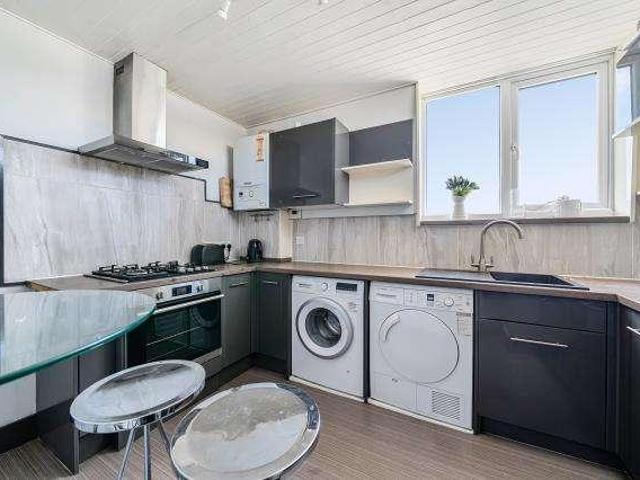 Flat for sale in North Kensington, Greater London