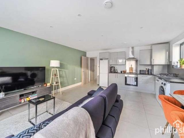 Flat for sale in Greater London