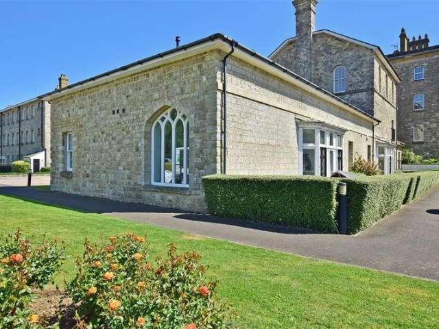 Flat for sale in Midway, Kent