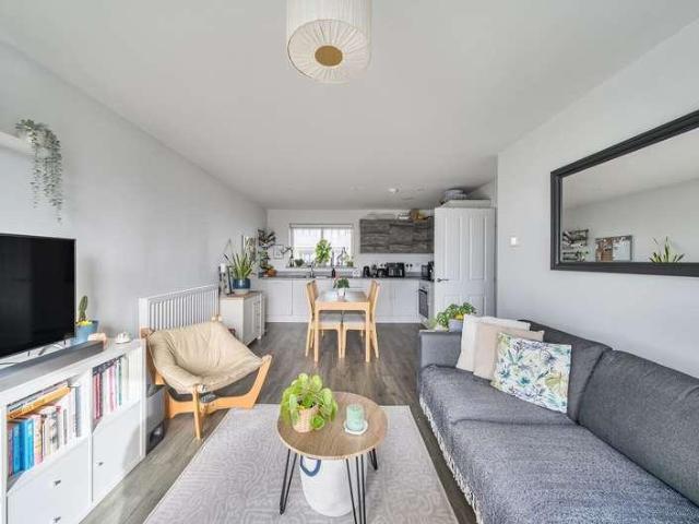 Flat for sale in West End, Blackhills