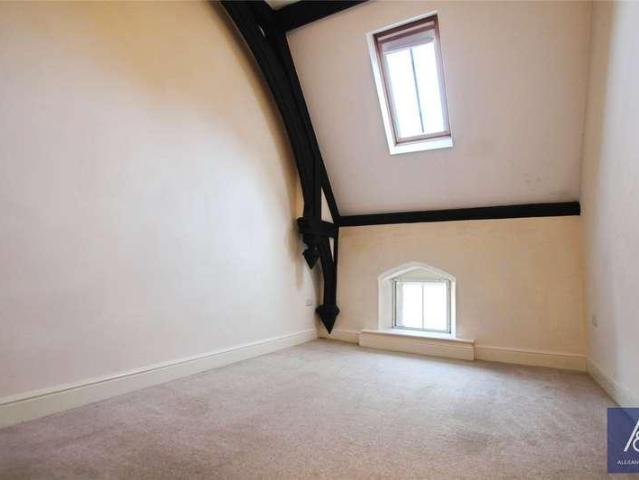 Flat for sale in Brackley, Northamptonshire