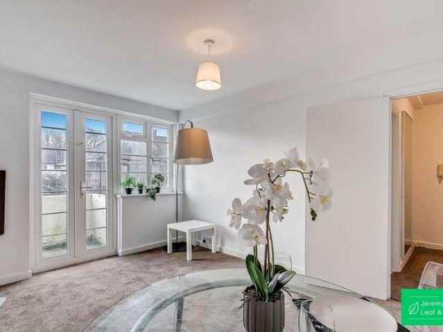 Flat for sale in North Finchley, Isle Of Man