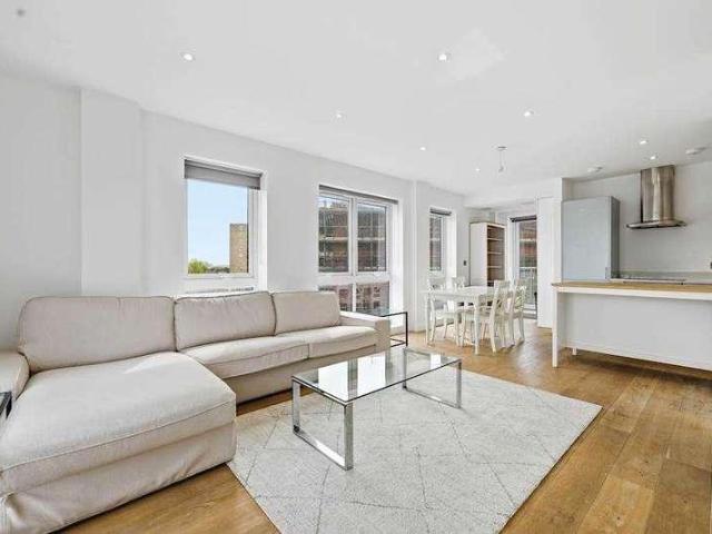 Flat for sale in North Kensington, Greater London