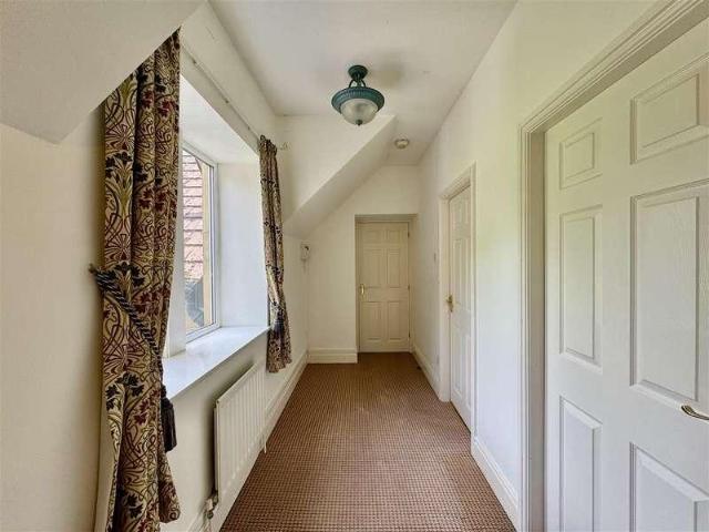 Flat for sale in Almondbury, West Yorkshire