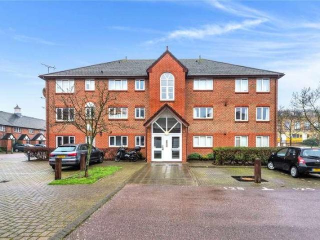 Flat for sale in Summerstown, Greater London