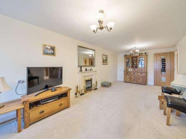 Flat for sale in Maidenhead