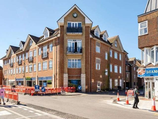 Flat for sale in Meath Green, Reigate and Banstead