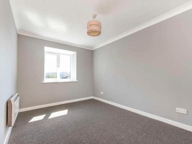 Flat for sale in High Wycombe Community Board, High Wycombe