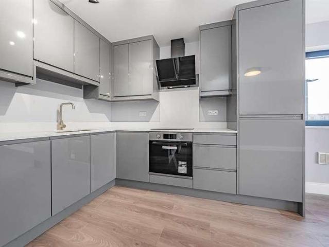 Flat for sale in London Borough of Hounslow, Greater London