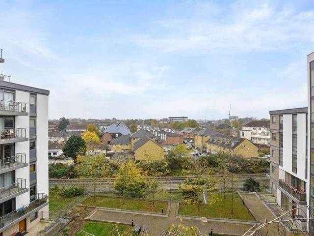Flat for sale in London Borough of Hounslow, Greater London