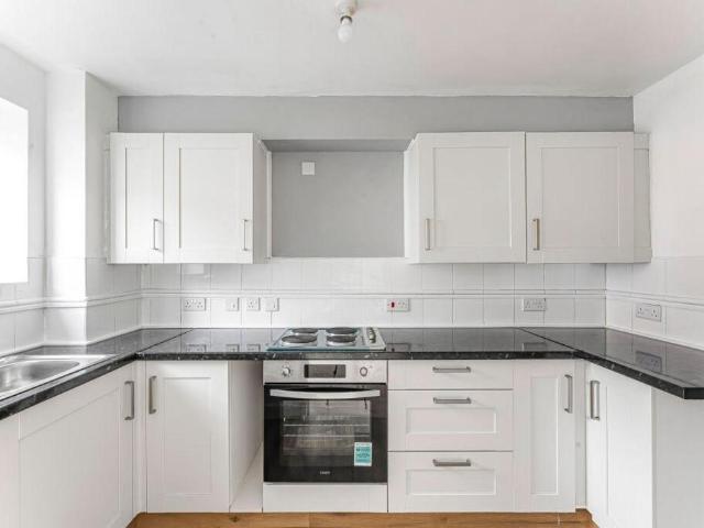 Flat for sale in Beckton, Greater London