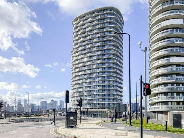 Flat for sale in Canning Town, Greater London