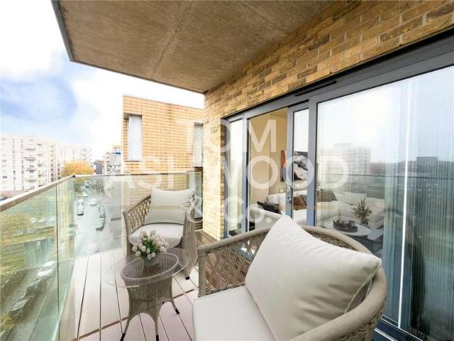 Flat for sale in Roding Riverside, Greater London