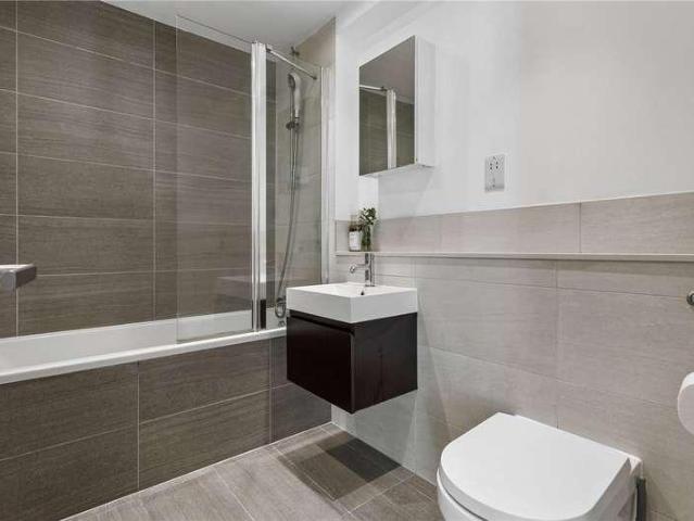 Flat for sale in South Hackney, Greater London