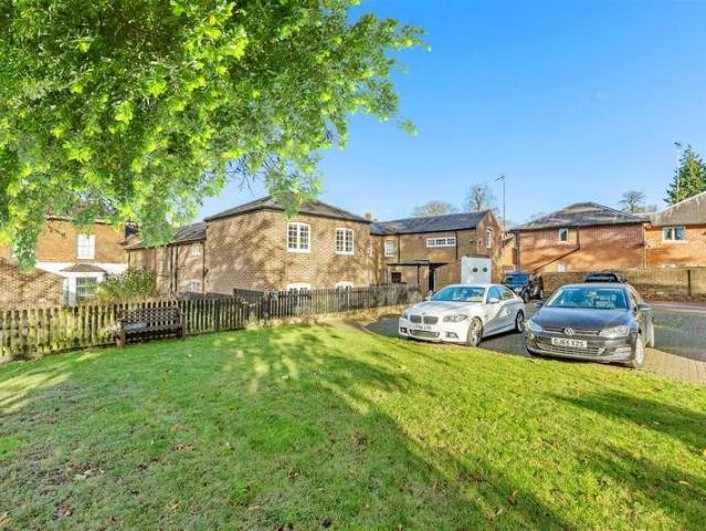 Flat for sale in Wigginton, Pouchen End