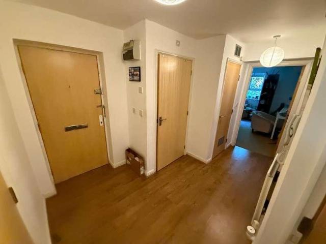 Flat for sale in London Borough of Hounslow, Feltham