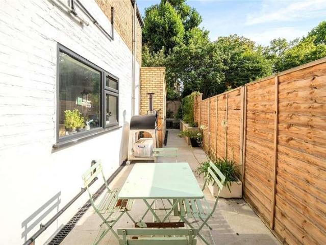 Flat for sale in Ferme Park, Greater London