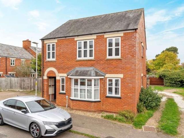 Flat for sale in Olney