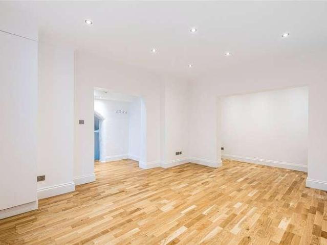 Flat for sale in Pimlico, Greater London