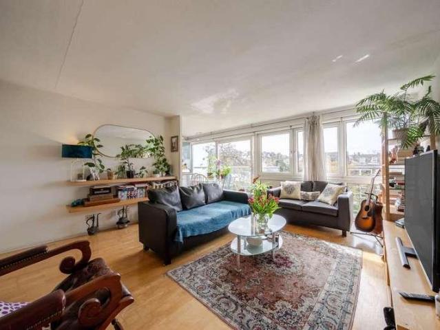 Flat for sale in North Sheen, Greater London