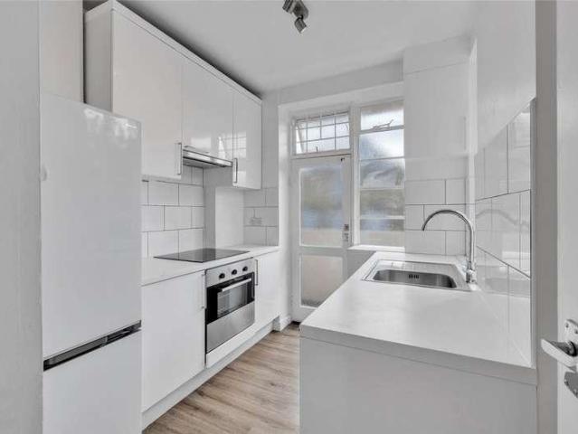 Flat for sale in St. John's Wood, Greater London
