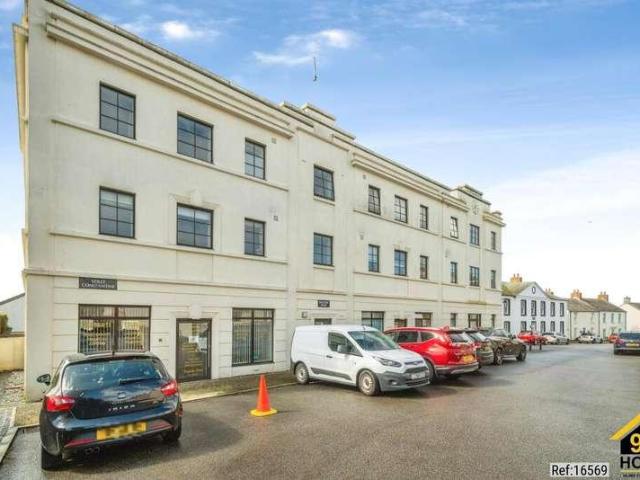 Flat for sale in Newquay, Cornwall