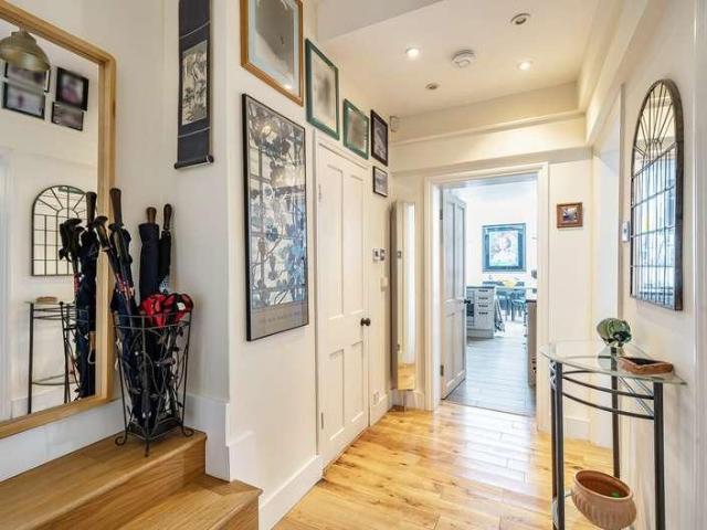 Flat for sale in Belsize Park, Greater London