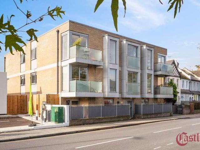 Flat for sale in Crouch Hall Park, Greater London
