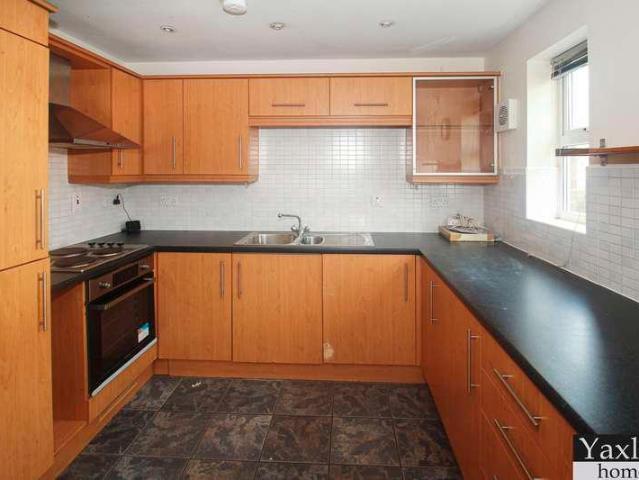 Flat for sale in Chipping Hill, Essex