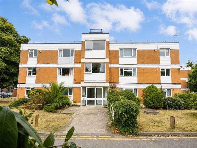 Flat for sale in Lower Halliford, Surrey
