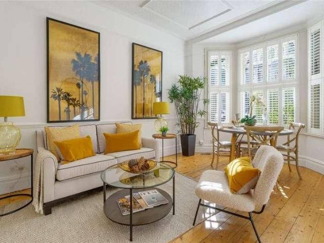 Flat for sale in London Borough of Wandsworth, Greater London