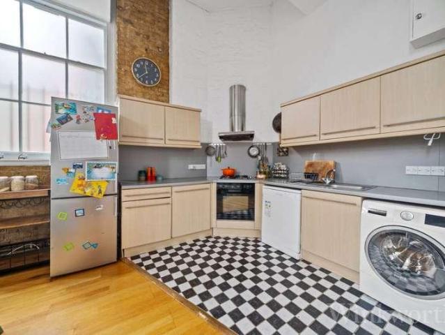 Flat for sale in Peckham, Greater London