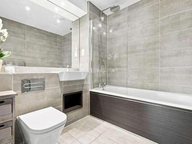 Flat for sale in Broxbourne, Hertfordshire