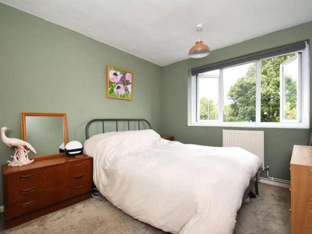 Flat for sale in London Borough of Lewisham, Forest Hill