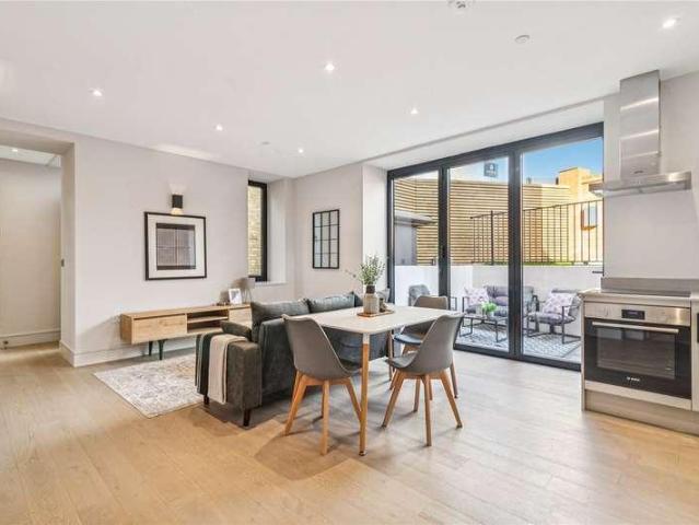 Flat for sale in Streatham, Greater London
