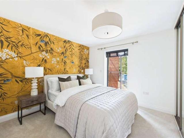 Flat for sale in Horsell, Woking