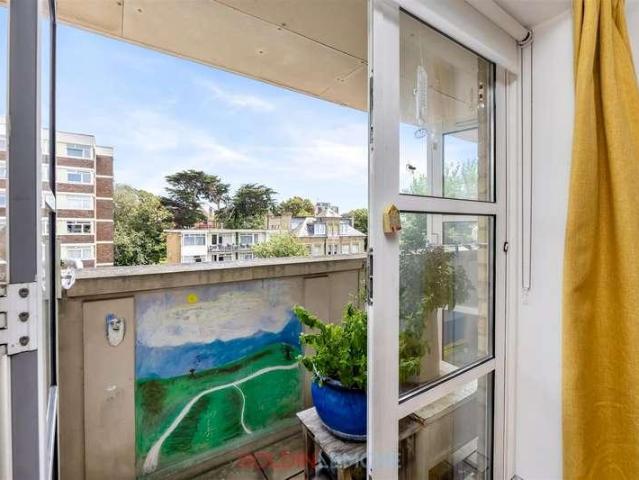 Flat for sale in Aldrington
