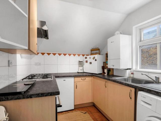 Flat for sale in Golders Green, Greater London